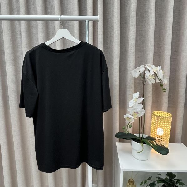 微笑長版T 女上衣,二手女裝,穿搭,上衣,長版T,日常穿搭,休閒穿搭,舒適好穿