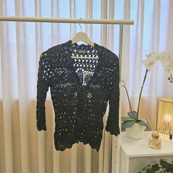 黑鉤針簍空小外套 女上衣 / 二手女裝 / 穿搭