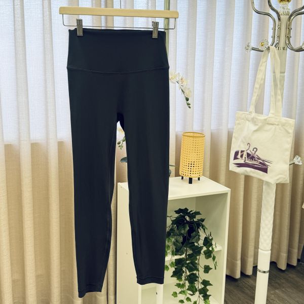 鐵灰色瑜珈褲 二手女裙褲,長裙,短裙,長褲,短褲,穿搭推薦,高CP服飾,洋裝,吊帶褲,吊帶裙 適合日常 /運動/瑜珈/健身/皮拉提斯