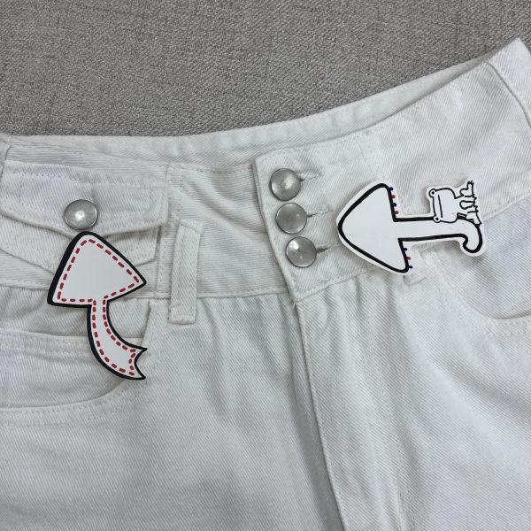 白色高腰短牛仔 二手女裙褲,長裙,短裙,長褲,短褲,穿搭推薦,高CP服飾,洋裝,吊帶褲,吊帶裙 白色 牛仔褲 高腰 排扣