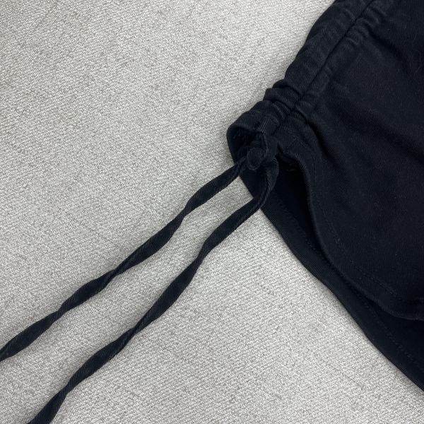 高腰A字黑褲 二手女裙褲,短褲,穿搭推薦,高CP服飾,熱褲,高腰短褲,黑色短褲,夏日穿搭,日常穿搭,休閒服飾,美式街頭風,抽繩設計