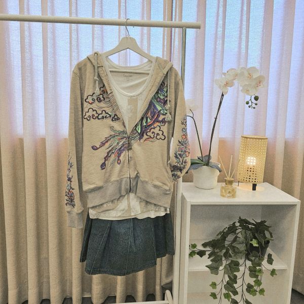 灰咖重工刺繡連帽外套 