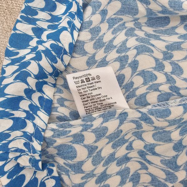 藍無袖薄款印花洋裝 二手女裙褲 / 長裙短裙 / 長褲短褲 / 穿搭推薦 / 高CP服飾