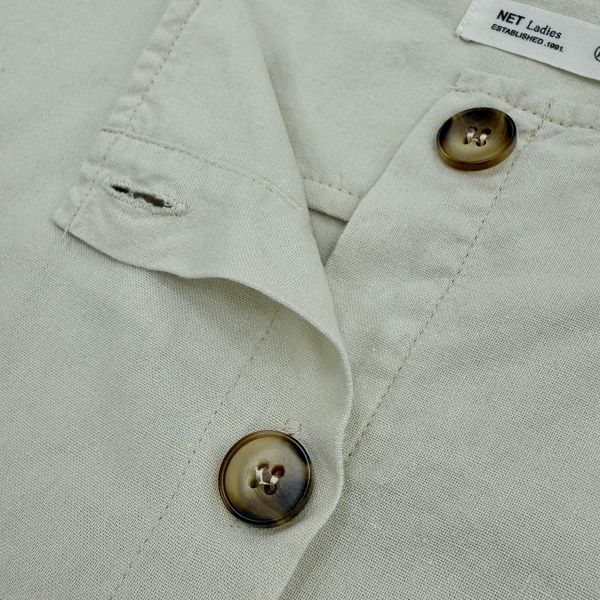 米白色小清新外搭背心 女上衣 / 二手女裝 / 穿搭/貼身 /合身 /無袖/韓系簡約寬鬆風 / 溫柔氣質風 /背心