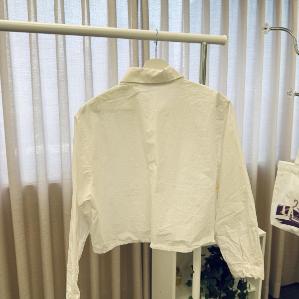 OL純白短版襯衫 女上衣,二手女裝,穿搭,上衣,外套,襯衫 短版 
OL