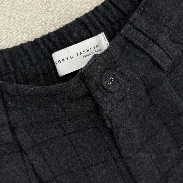 鐵灰日系格紋短褲 二手女裙褲 / 長裙短裙 / 長褲短褲 / 穿搭推薦 / 高CP服飾/中腰 /鬆緊腰 /寬鬆直筒 /日系清新風 /  溫柔氣質風 / 慵懶隨性風 / 極簡質感風 / 復古古著風