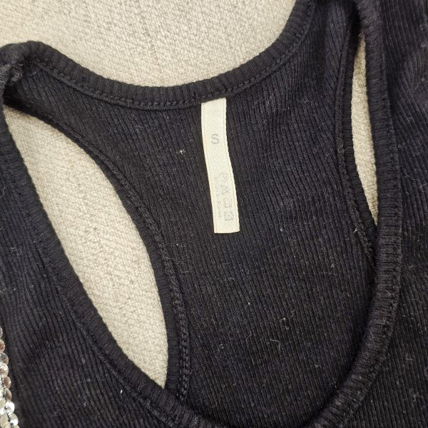 黑挖背亮片包邊背心 女上衣 / 二手女裝 / 穿搭