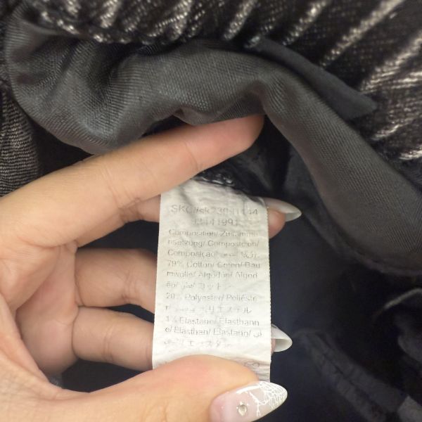 黑色做舊刷色牛仔褲 二手女裙褲,長裙,短裙,長褲,短褲,穿搭推薦,高CP服飾,洋裝,吊帶褲,吊帶裙