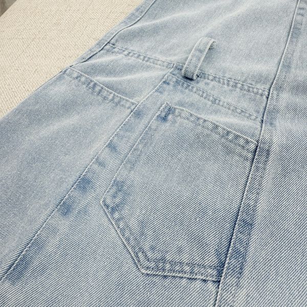 小清新牛仔吊帶裙 二手女裙褲 / 長裙短裙 / 長褲短褲 / 穿搭推薦 / 高CP服飾/慵懶隨性風/貼身 /合身/短版 / 韓系簡約寬鬆風 / 甜美減齡少女風/吊帶褲