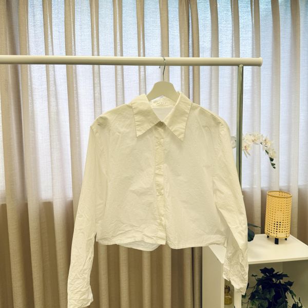 OL純白短版襯衫 女上衣,二手女裝,穿搭,上衣,外套,襯衫 短版 
OL