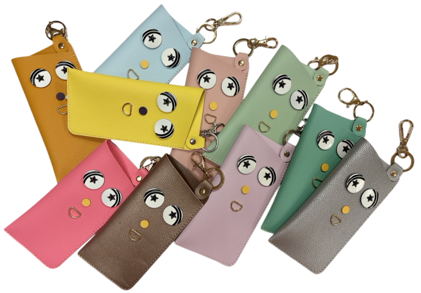 有眼睛的眼鏡套 皮革眼鏡套 掛在包包外面很方便 放墨鏡放眼鏡放鑰匙放佛珠 