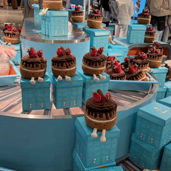 HARRODS 聯名 草莓 巧克力蛋糕 jELLYCAT Amuseables Glacy Chocolate Cake (包含 蛋糕禮盒) jELLYCAT Amuseables Glacy Chocolate Cake