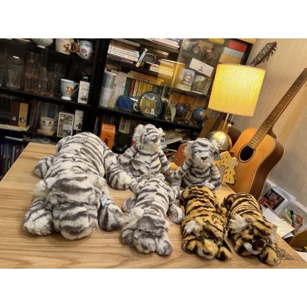 藍眼雪虎 jELLYCAT Sacha Snow Tiger 21 Little JELLYCAT SACHA SNOW TIGER