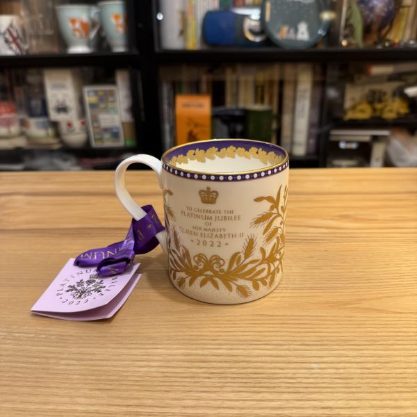 英國製 HARRODS 哈洛德百貨 馬克杯 伊莉莎白二世 登基 白金年紀念款 PLATINUM JUBILEE OF HER MAJESTY QUEEN ELIZABETH II 2022 紀念限量款 HARRODS PLATINUM JUBILEE OF HER MAJESTY QUEEN ELIZABETH II 2022