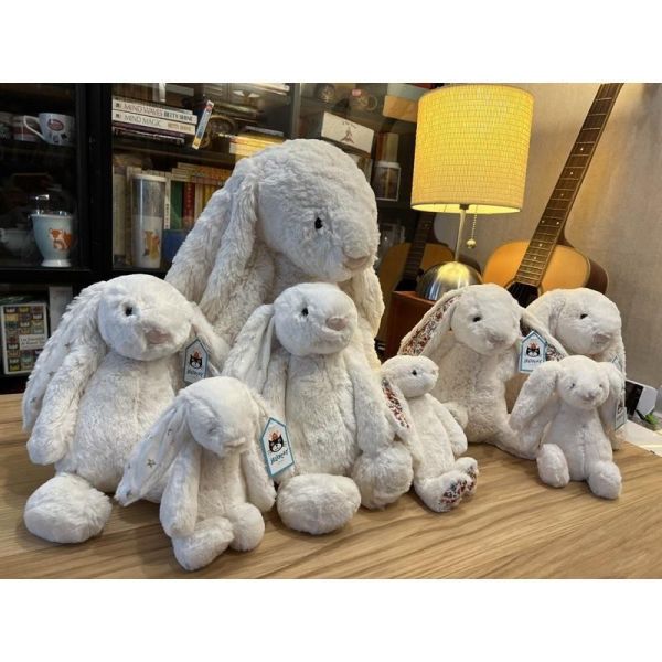 奶油白 jELLYCAT Bashful Cream Bunny 51 H (耳朵刺繡加購+愛心繡另增購) jELLYCAT Bashful Cream Bunny
