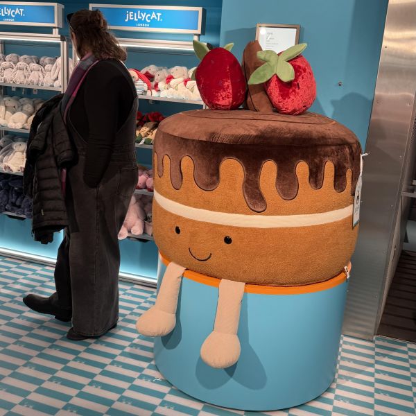 HARRODS 聯名 草莓 巧克力蛋糕 jELLYCAT Amuseables Glacy Chocolate Cake (包含 蛋糕禮盒) jELLYCAT Amuseables Glacy Chocolate Cake