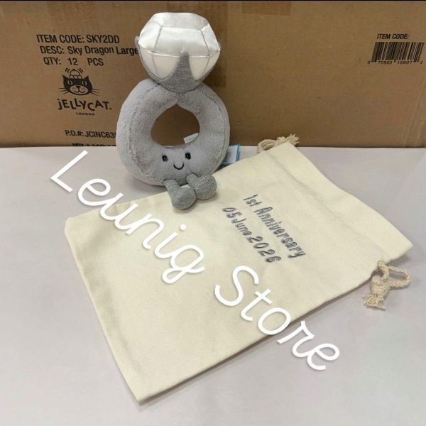 刺繡加購區 畢業季 學士帽 花束 毛帽 葉子 羽毛球/ jELLYCAT 兔 帆布束口袋 帆布提袋 畢業季 情人節 母親節 父親節 JELLYCAT PERSONALISED