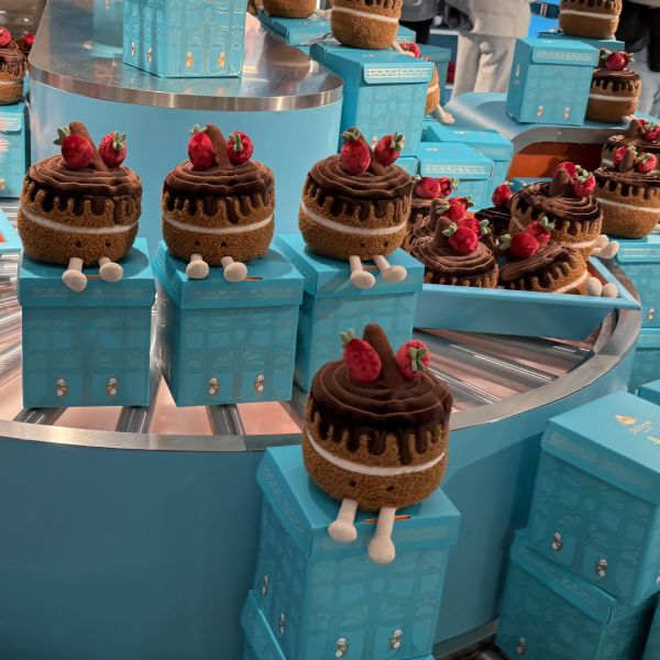 HARRODS 聯名 草莓 巧克力蛋糕 jELLYCAT Amuseables Glacy Chocolate Cake (包含 蛋糕禮盒) jELLYCAT Amuseables Glacy Chocolate Cake
