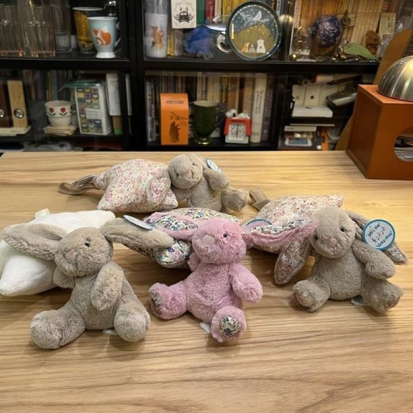 音樂拉鈴 碎花 鬱金香粉 兔兔 掛飾 jELLYCATBlossom Tulip Bunny Star Musical Pull 30 (耳朵刺繡加購) 兔子 兔 jELLYCAT Blossom Tulip Bunny Star Musical Pull