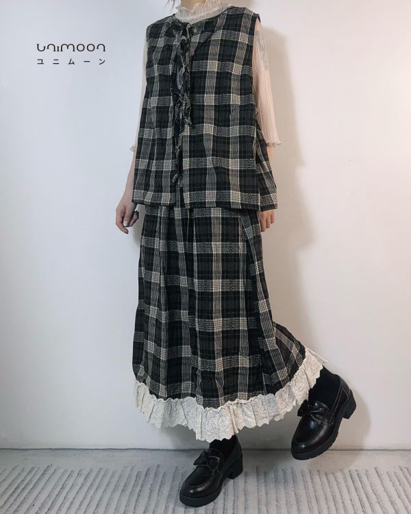 ꜱᴇᴘ 𝟮𝟱-𝟯 時光書頁英倫風焦糖格紋綁帶套裝（背心+裙） 