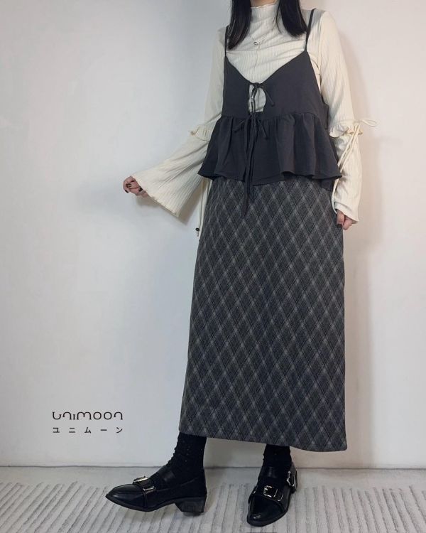 ɴᴏᴠ 𝟮𝟱-𝟵 菱格毛呢後開衩直筒裙 
