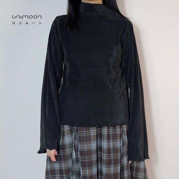 𝟮𝟲𝟮𝟭𝟲 坑條面料喇叭振袖設計捲邊上衣 