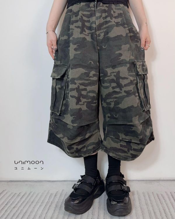 𝟮𝟲𝟰𝟬𝟭 城市裡的迷彩林翻蓋口袋褶皺工裝七分褲 