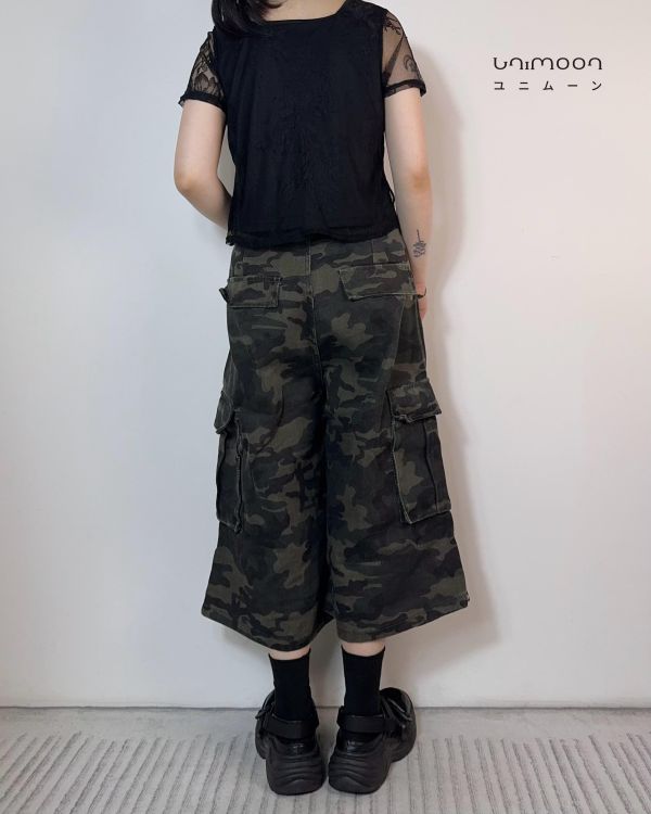 𝟮𝟲𝟰𝟬𝟭 城市裡的迷彩林翻蓋口袋褶皺工裝七分褲 