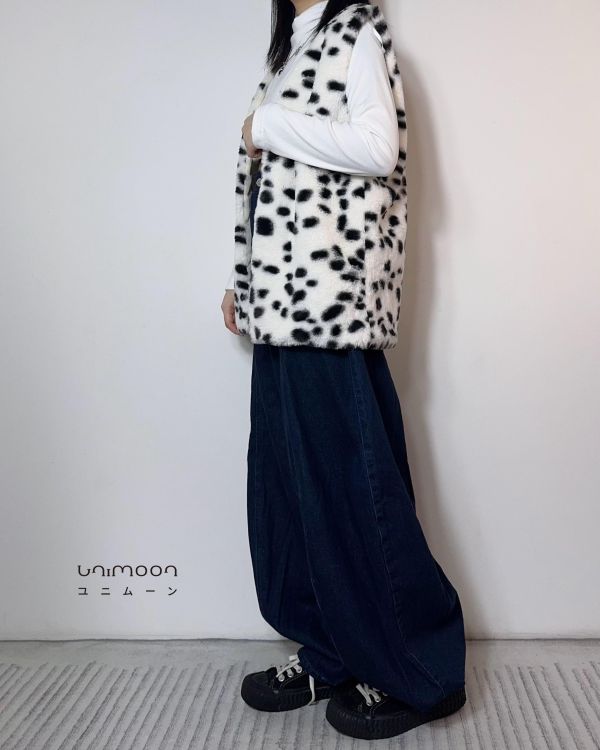 𝟮𝟲𝟮𝟬𝟴 側邊鏤空設計款一粒釦彎刀牛仔褲 