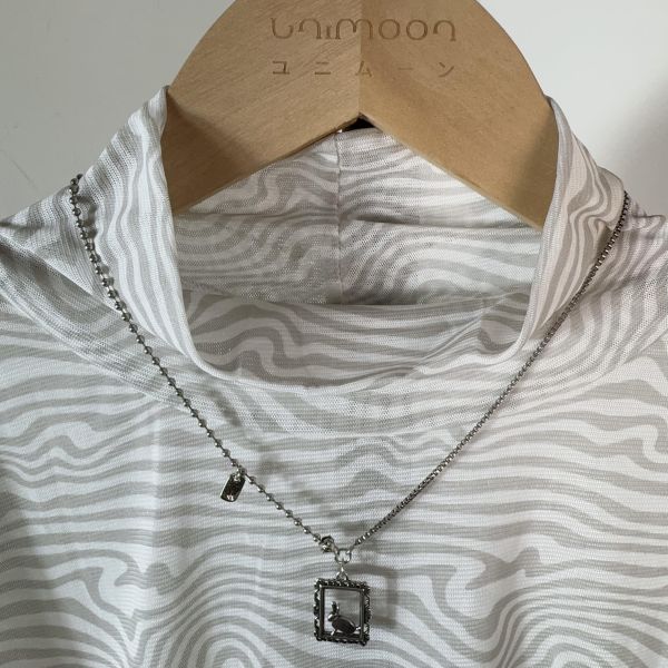 𝟮𝟲𝟯𝟭𝟭 小兔子肖像畫不對稱感項鏈 