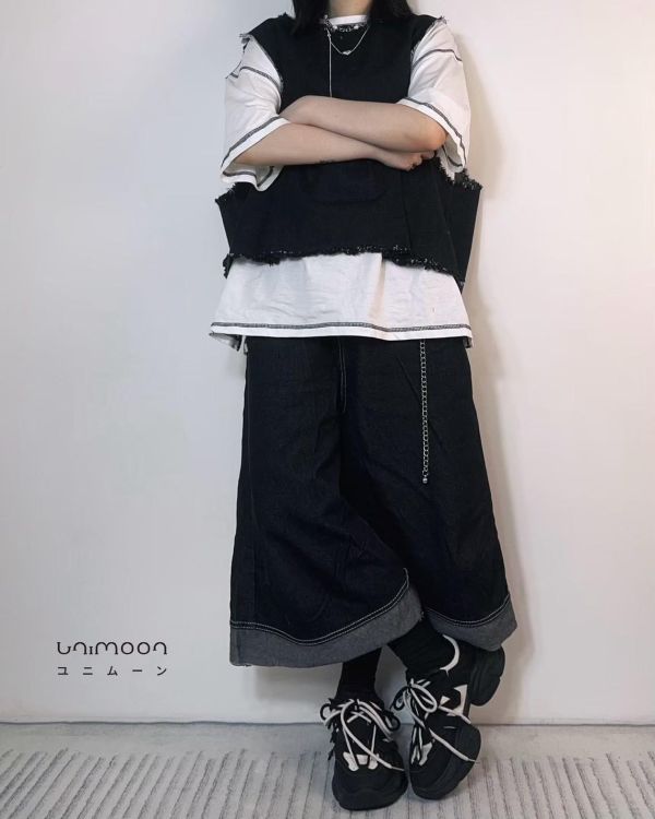 ᴀᴜɢ 𝟮𝟱-𝟯 撞色車縫線設計毛邊七分牛仔寬褲 