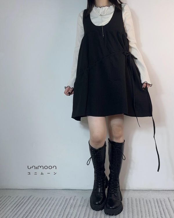 ᴀᴜɢ 𝟬𝟭 U領抽繩綁帶短背心洋裝 