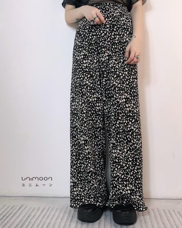 ᴀᴜɢ 𝟬𝟯 豹紋坑條波浪邊鬆緊腰落地褲 