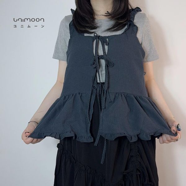 𝟮𝟲𝟰𝟬𝟲  細緻小藍格木耳花邊多綁帶背心 