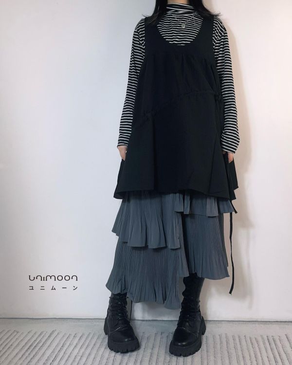 ᴀᴜɢ 𝟬𝟭 U領抽繩綁帶短背心洋裝 