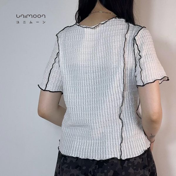 𝟮𝟲𝟰𝟭𝟳 小方格肌理布外車線造型捲邊上衣 