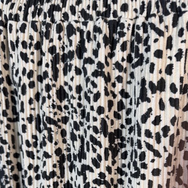 ᴅᴇᴄ 𝟮𝟱-𝟯 米白豹紋微磨毛卷邊開衩長裙 