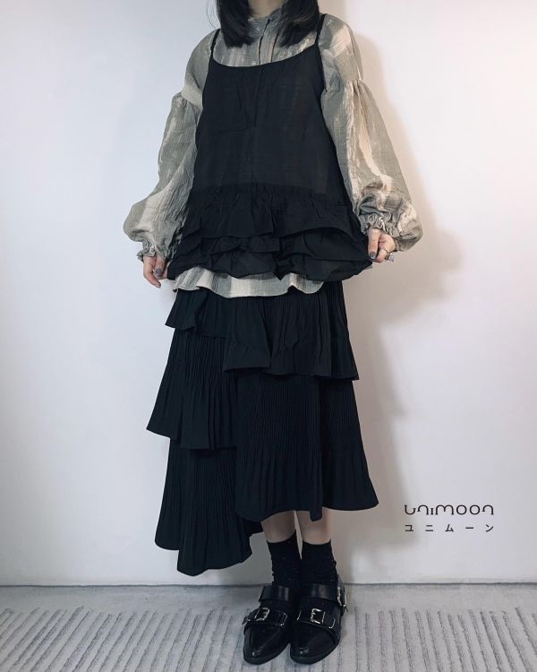 𝟮𝟲𝟭𝟬𝟱 雙層小蛋糕擺透膚背心 