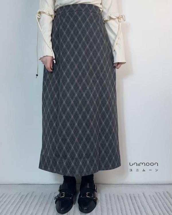 ɴᴏᴠ 𝟮𝟱-𝟵 菱格毛呢後開衩直筒裙 