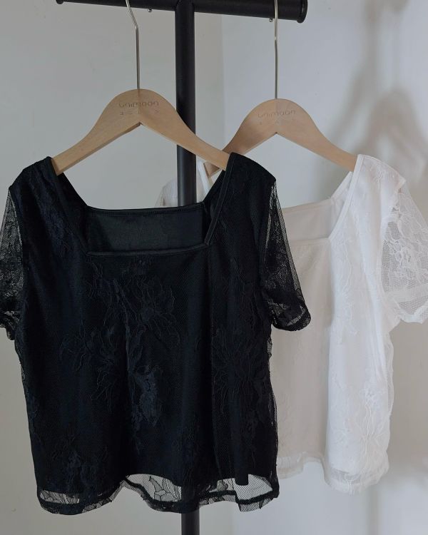 𝟮𝟲𝟯𝟮𝟰 舊洋房的刺繡花方領雙層上衣 