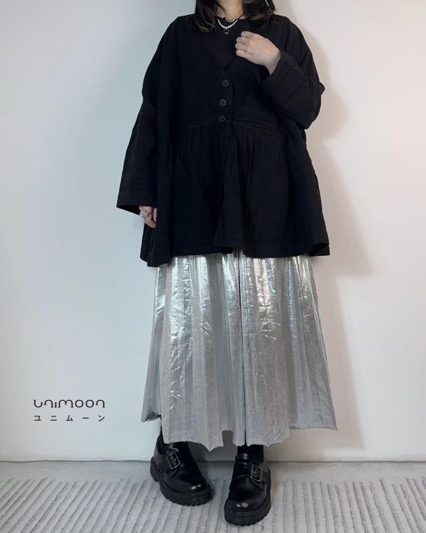 ɴᴏᴠ 𝟮𝟱-𝟮𝟳 pu皮金屬光澤傘擺百褶長裙 