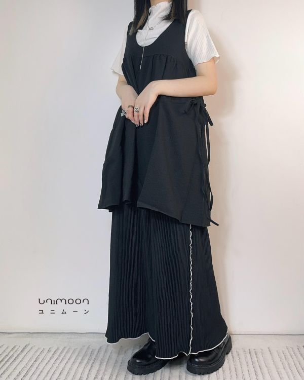 ᴊᴜɴ 𝟮𝟱-𝟭𝟲 撞色卷邊直筒修身坑條長裙 