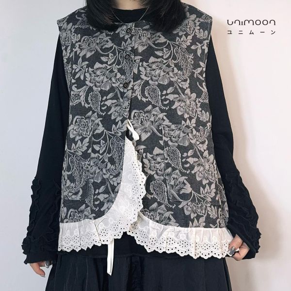 𝟮𝟲𝟭𝟬𝟳 夜花未眠刺繡蕾絲滾邊內綁帶設計背心 