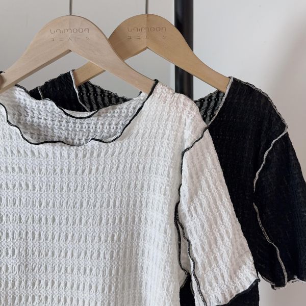 𝟮𝟲𝟰𝟭𝟳 小方格肌理布外車線造型捲邊上衣 