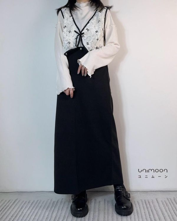 ɴᴏᴠ 𝟮𝟱-𝟭𝟳 黑夜與白花兩件套套裝 