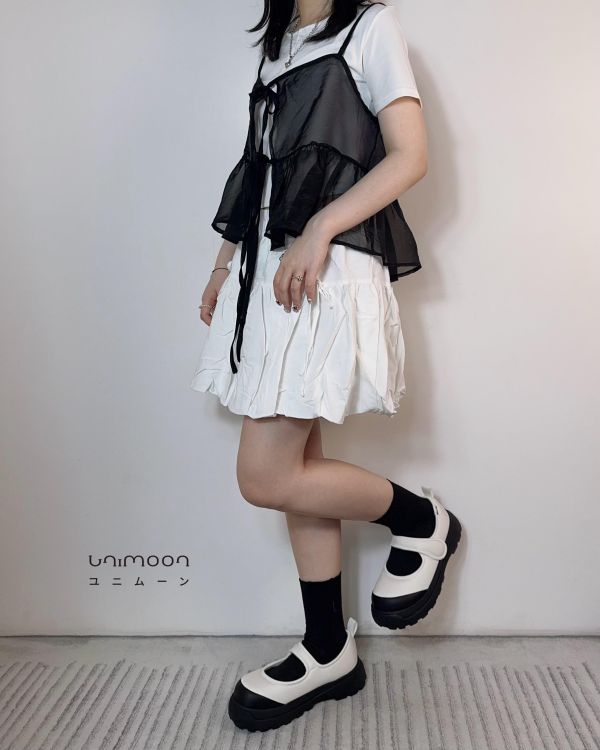 𝟮𝟲𝟰𝟮𝟬 漂浮雲朵朵綁帶造型花苞短裙 