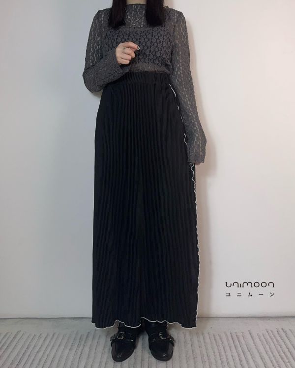 𝟮𝟲𝟯𝟬𝟲  畫廊風刺繡花花透膚卷邊上衣 