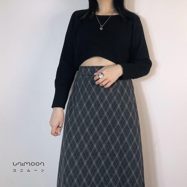 ᴅᴇᴄ 𝟮𝟱-𝟭𝟯 基本款短版落肩針織上衣 