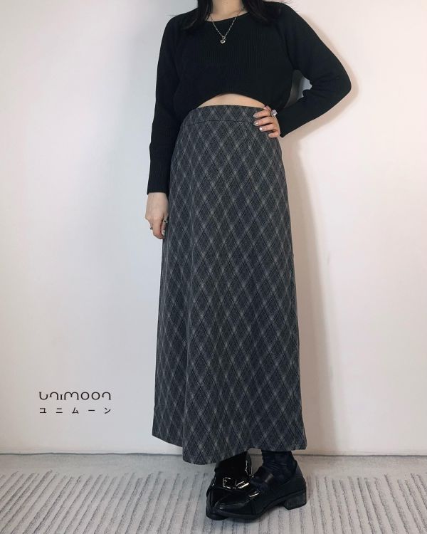 ᴅᴇᴄ 𝟮𝟱-𝟭𝟯 基本款短版落肩針織上衣 