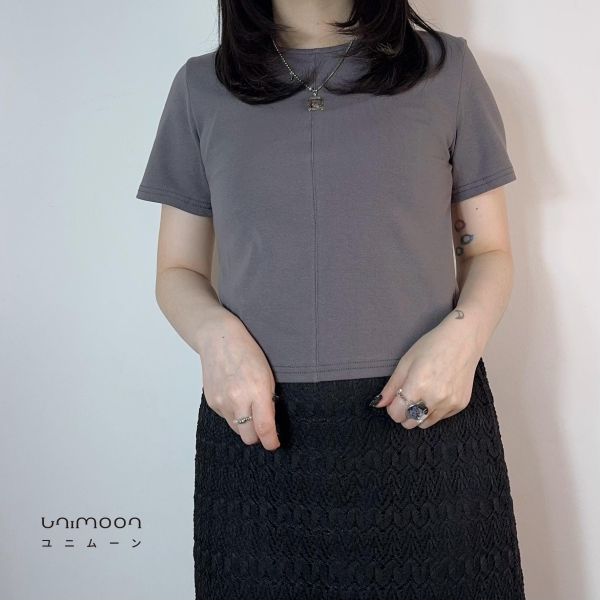 𝟮𝟲𝟯𝟭𝟯 好比例前中線基本款圓領上衣 